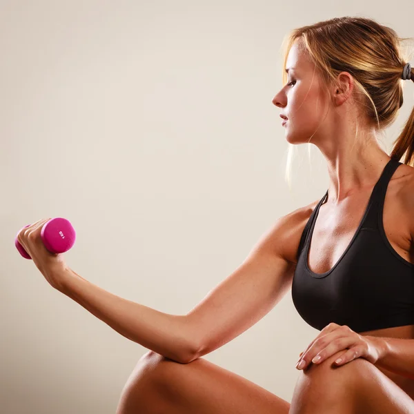 Strong fit woman exercising with dumbbell. — Stock Photo, Image