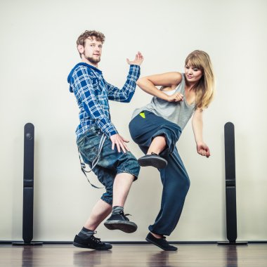 Genç çift Hip-Hop dans