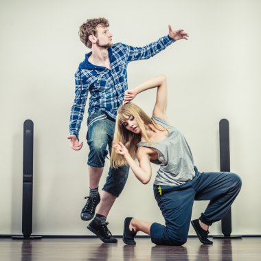 Genç çift Hip-Hop dans