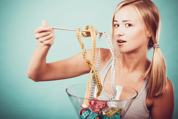 Girl with colorful measuring tapes in bowl — Stock Photo, Image