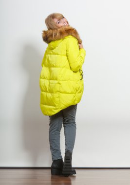 Ceketi giyen kız moda.