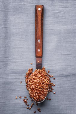 Üzerinde mutfak kaşık keten tohumu keten tohumu