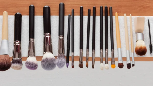 Process of cleaning drying makeup brushes — Stock Photo, Image