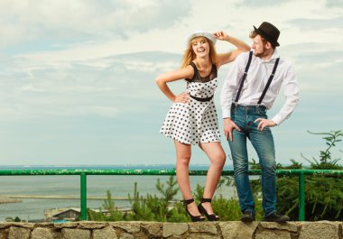 Retro tarzı çift flört açık sevgi dolu