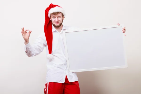 Homem de chapéu de Pai Natal com banner em branco. Espaço de cópia . — Fotografia de Stock