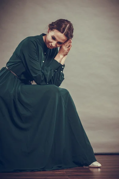 Portret smutny kobieta w stylu retro — Zdjęcie stockowe
