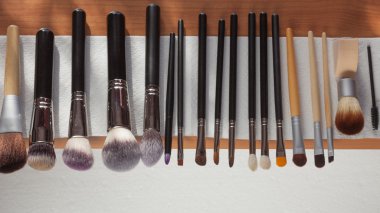 Kurutma makyaj fırça temizleme işlemi