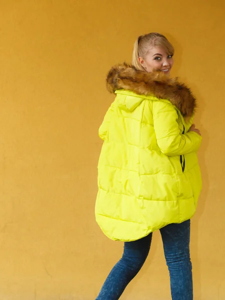 Chica de moda en chaqueta . — Foto de Stock