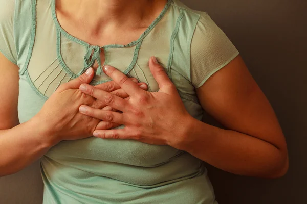 Mujer siente dolor dolor — Foto de Stock