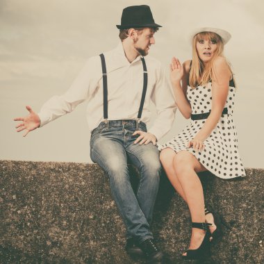 Sevgi dolu çift retro tarzı