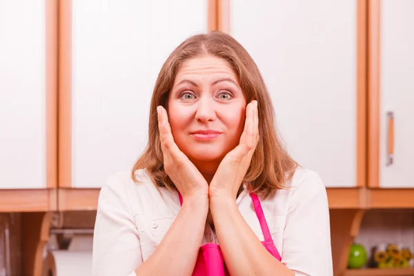 Unhappy housewife in kitchen — Stock Photo, Image