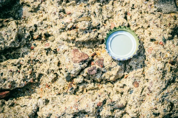 Textura de fondo de la naturaleza tapa de roca y botella . — Foto de Stock