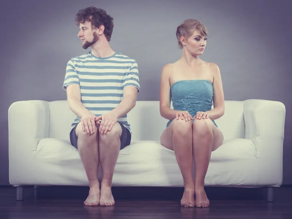 Man and woman in disagreement sitting on sofa — Stock Photo, Image