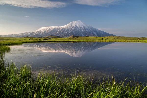 Volcano Plosky Tolbachik Kamchatka Reflection Lake — Fotografia de Stock