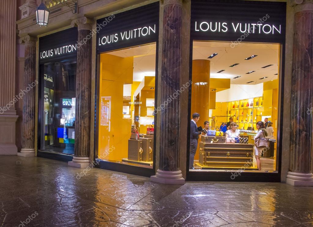 Louis Vuitton store – Stock Editorial Photo © kobbydagan #107689674