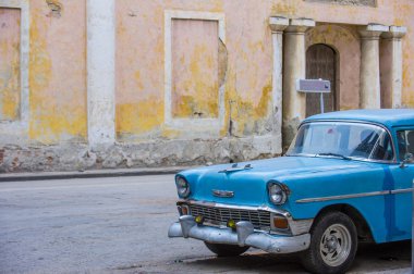 Küba'da eski klasik otomobil 