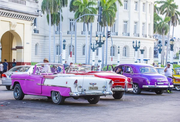 Vieille voiture classique à Cuba — Photo