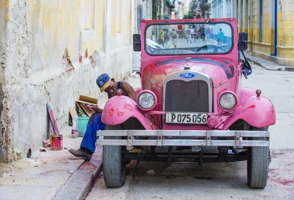 Küba'da eski klasik otomobil — Stok fotoğraf