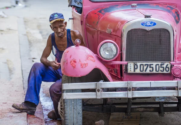 Staré klasické auto na Kubě — Stock fotografie