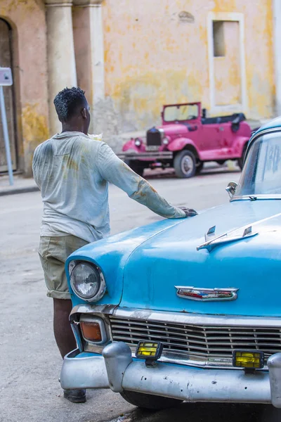 Antiguo coche clásico en Cuba —  Fotos de Stock