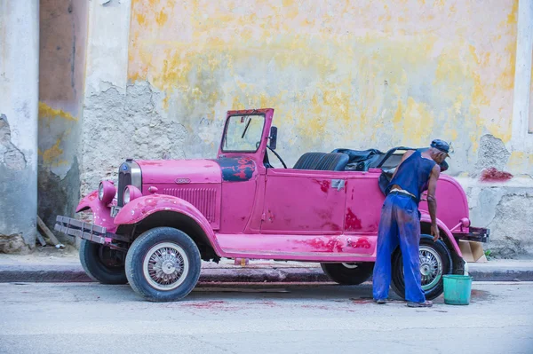 Antiguo coche clásico en Cuba —  Fotos de Stock