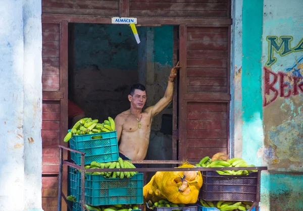 Um vendedor de frutas cubano — Fotografia de Stock