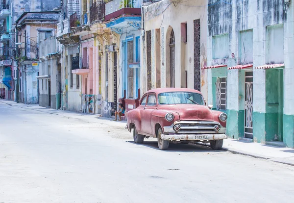 Oude oldtimer in Cuba — Stockfoto