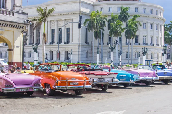 Old classic car in Cuba — Stock Photo, Image