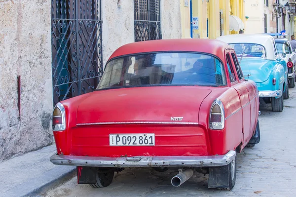 Antiguo coche clásico en Cuba — Foto de Stock