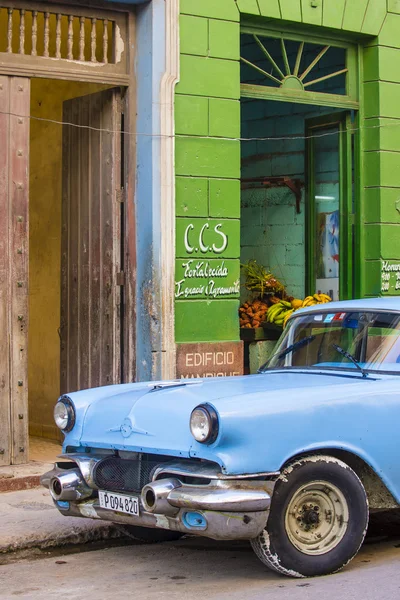 Régi, klasszikus autó, Kubában — Stock Fotó