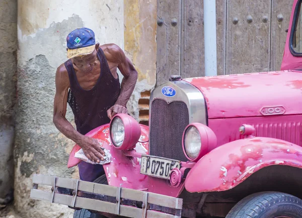 Oude oldtimer in Cuba — Stockfoto