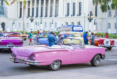 Küba'da eski klasik otomobil 