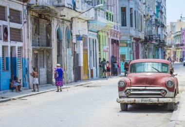 Küba'da eski klasik otomobil 