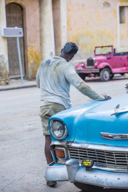 Küba'da eski klasik otomobil 