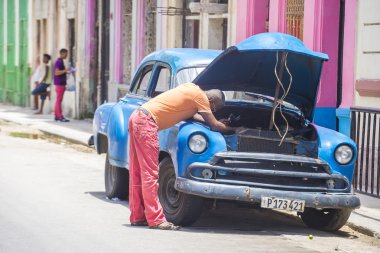 Küba'da eski klasik otomobil 