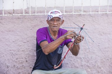 Kübalı bir adam portresi