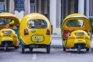 Havana sokakta Cocotaxi