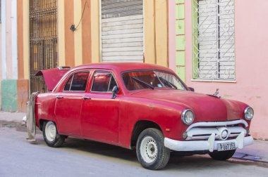 Küba'da eski klasik otomobil 