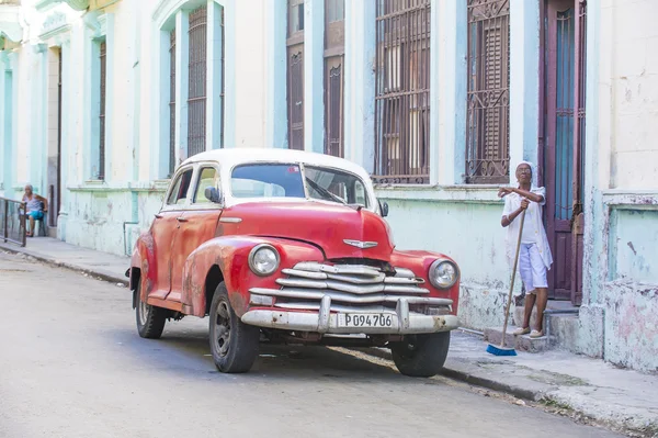 Старий класичний автомобіль на Кубі — стокове фото