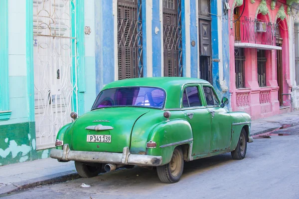 Antiguo coche clásico en Cuba —  Fotos de Stock