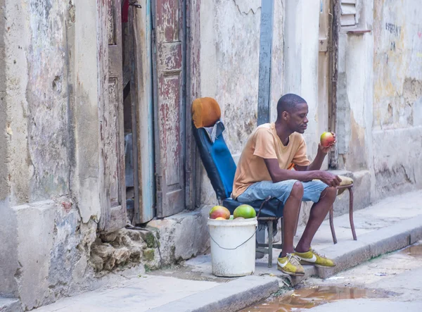 Un vendedor de frutas cubano —  Fotos de Stock