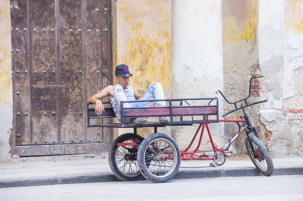 A Cuban rickshaw driver — ストック写真
