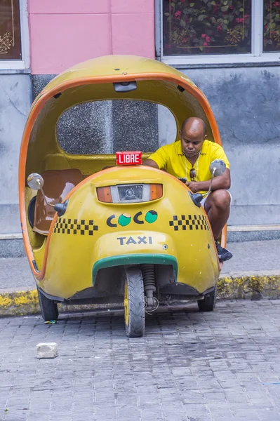 Cocotaxi en calle La Habana — Foto de Stock