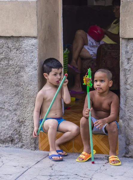 Кубинські діти на вулиці Гавана — стокове фото