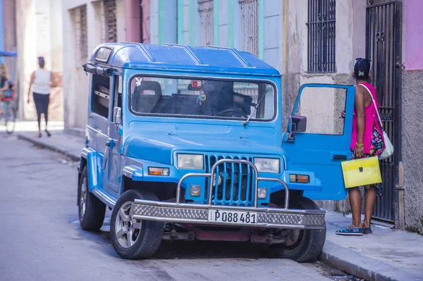 Staré klasické auto na Kubě — Stock fotografie