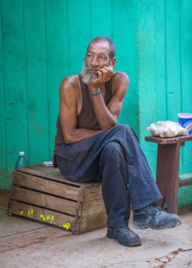 Kübalı bir adam portresi