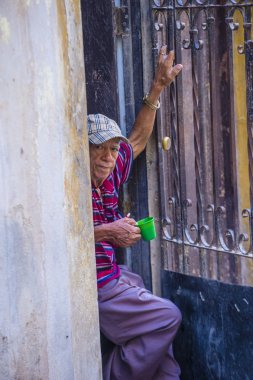 Kübalı bir adam portresi