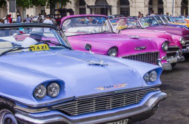 Küba'da eski klasik otomobil 