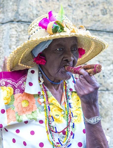 Retrato de uma mulher cubana — Fotografia de Stock