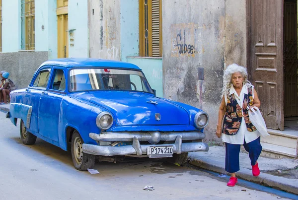 Staré klasické auto na Kubě — Stock fotografie